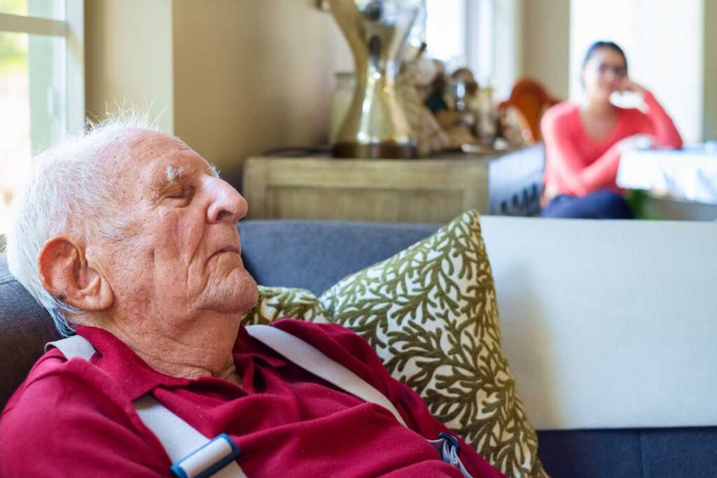 Chorzy na Alzheimera mogą mieć problemy ze snem.